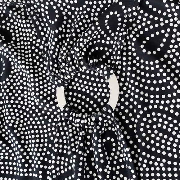 DRESS BARN Women's Top Black & White Design With Front Sash & Silver Ring XL - Picture 5 of 10